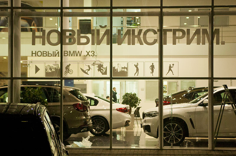 Оклейка фасада BMW